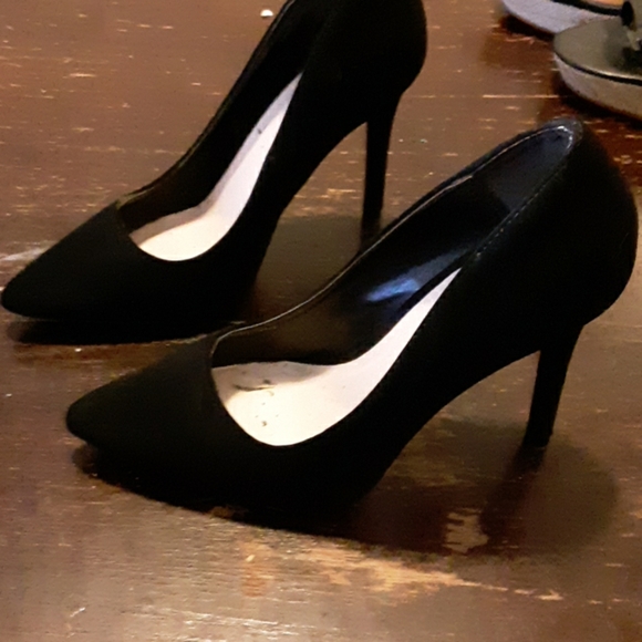Heels - Picture 2 of 2